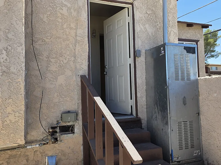 101 W Desert View Dr — Photo 9