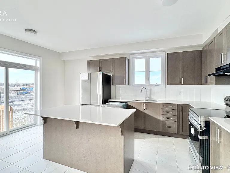 535 Oldenburg Ave — Photo 2