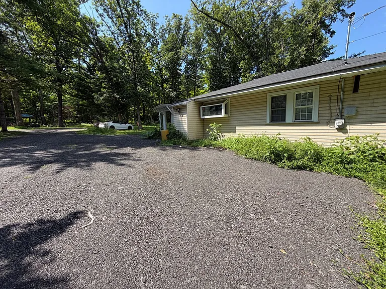 2537 Brigadoon Ln — Photo 16