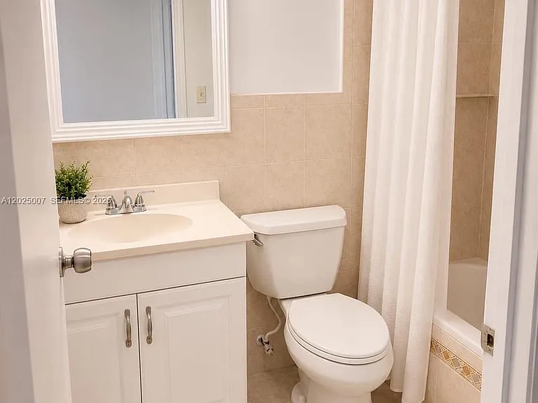 1975 Normandy Dr #406 — Photo 6