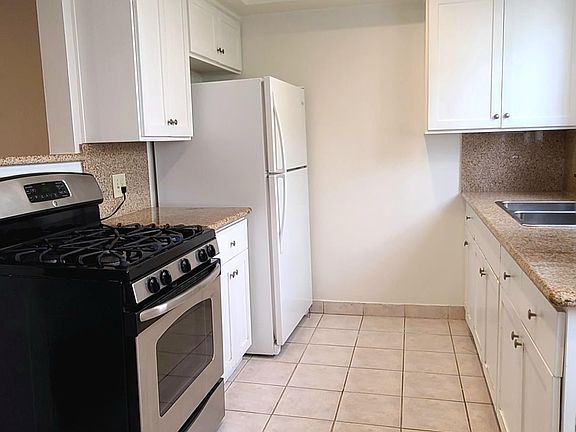 5th image of 1010 N Spaulding Ave