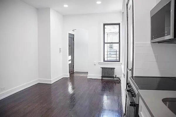 Rented by Dynamik Realty | media 21