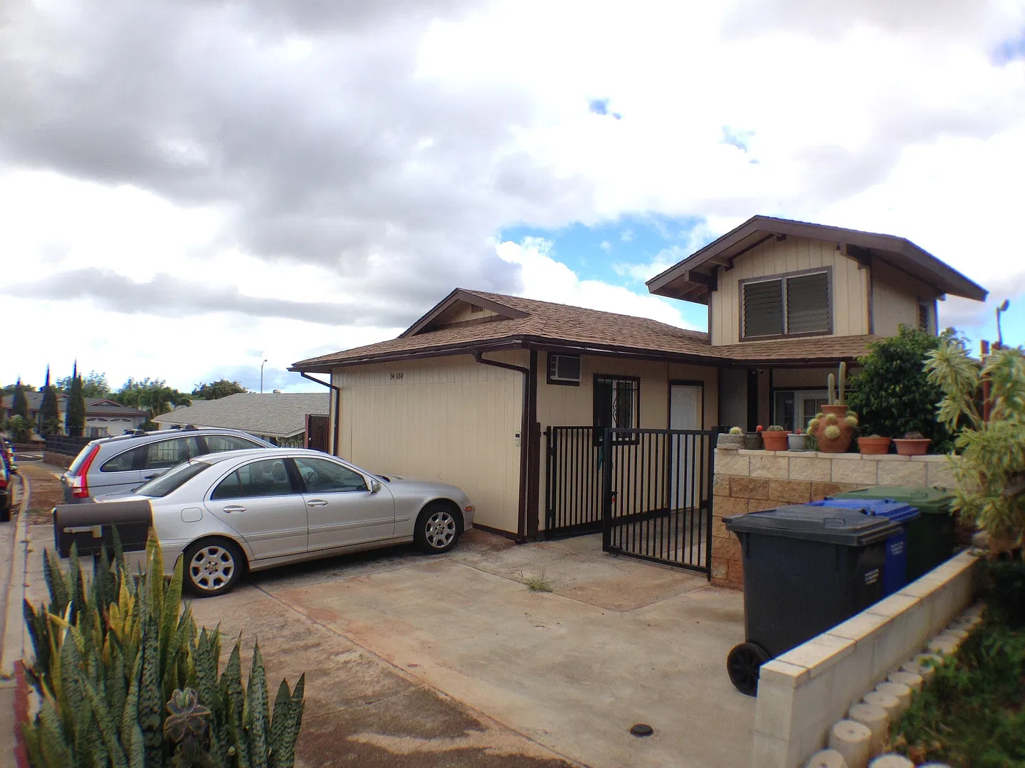 Clean, Spacious, and Large 1Bdrm 1Bath, Utilities included, Village Park/Waipahu — Photo 2