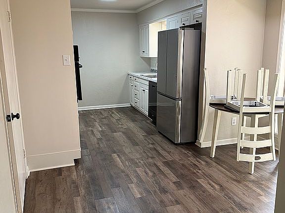 3rd image of 604 Beverly St