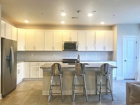 3rd image of 1906 Potomac Ave #630