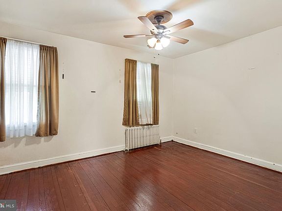 5th image of 3316 Clay St NE