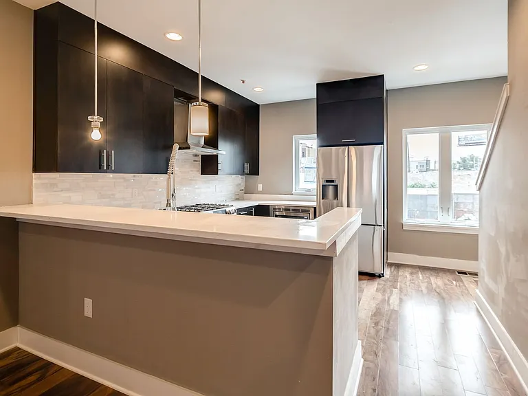 702-12 N Front St #7 — Photo 11