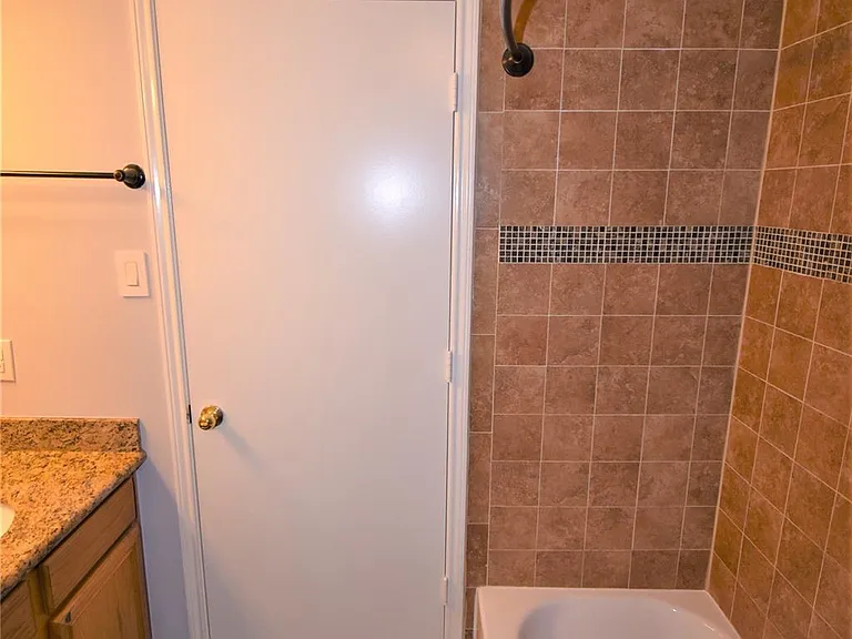 18319 Forest Dew Dr — Photo 9