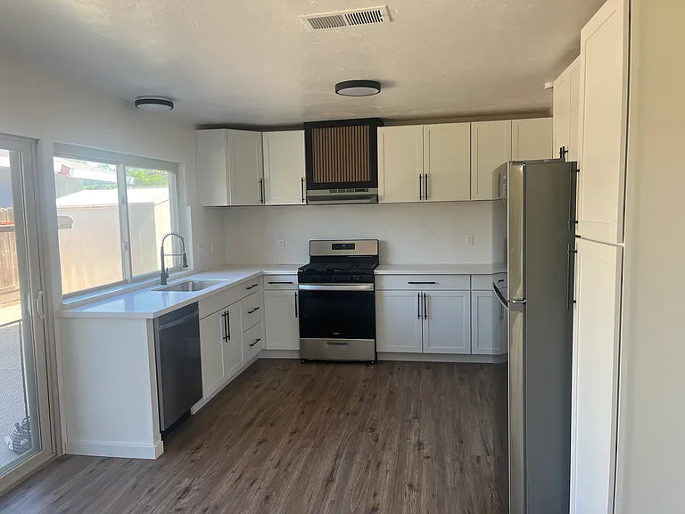 892 Amador Ct — Photo 3