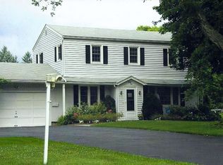 35 Sawmill Dr, Penfield, NY 14526