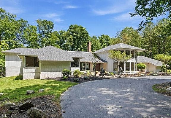 2nd image of 100 Basswood Ln