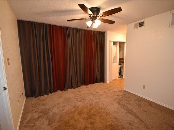 Bedroom with fan