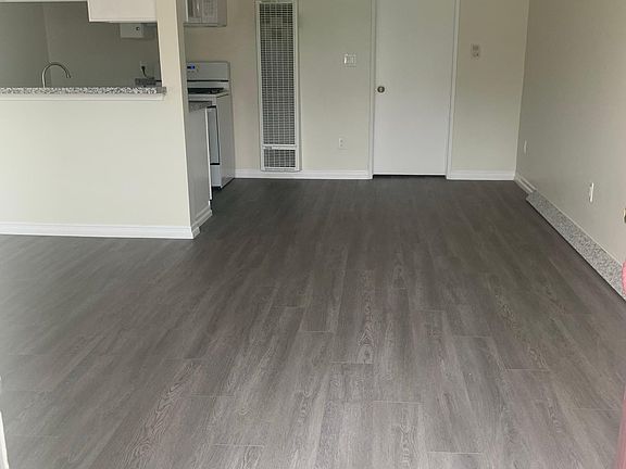 3rd image of 8545 Balboa Blvd #Bsns1xvm8