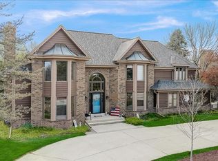 6334 Parkview Rd, Greendale, WI 53129