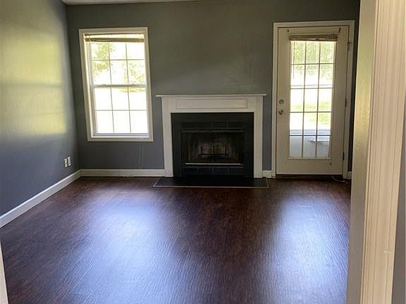 4th image of 384 Northwoods Dr
