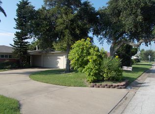 6805 Golf Crest Dr, Galveston, TX 77551