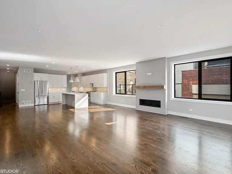 2417 W McLean Ave #1 — Photo 2