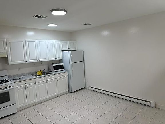 2nd image of 206 Sneden Ave #1