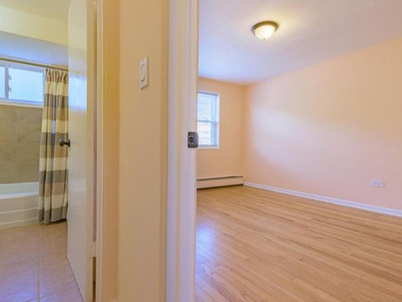 2nd image of 6825 N Seeley Ave APT 2G