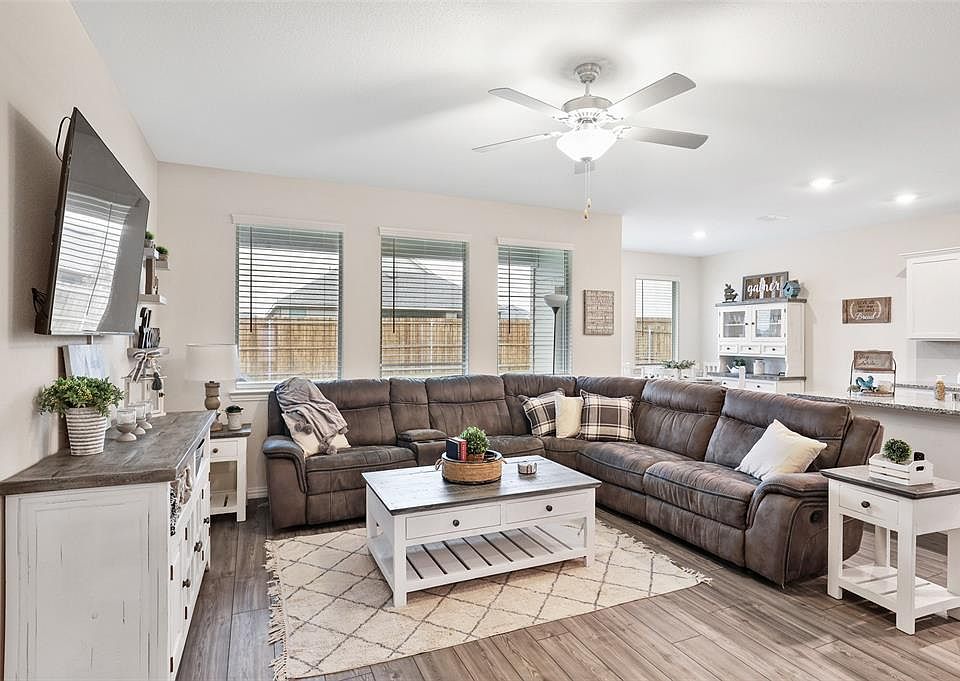 1st image of 1401 Chapel Hill Dr
