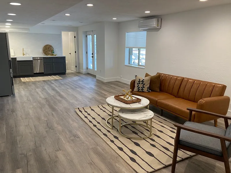 Beautiful Brand-new 2-BD 1-1/2 BA w/AC — Photo 2