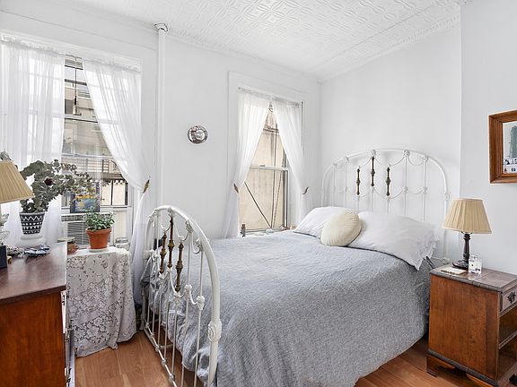 4th image of 121 Mulberry St APT 6