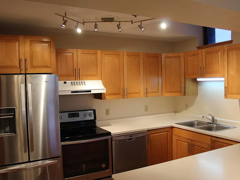 Jefferson Square Apartments — Photo 28