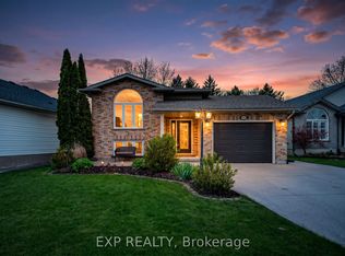 7789 Ascot Cir, Niagara Falls, ON L2H 3H1
