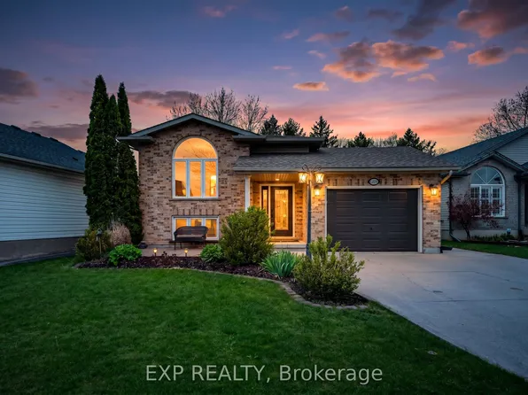 7789 Ascot Cir, Niagara Falls, ON L2H 3H1