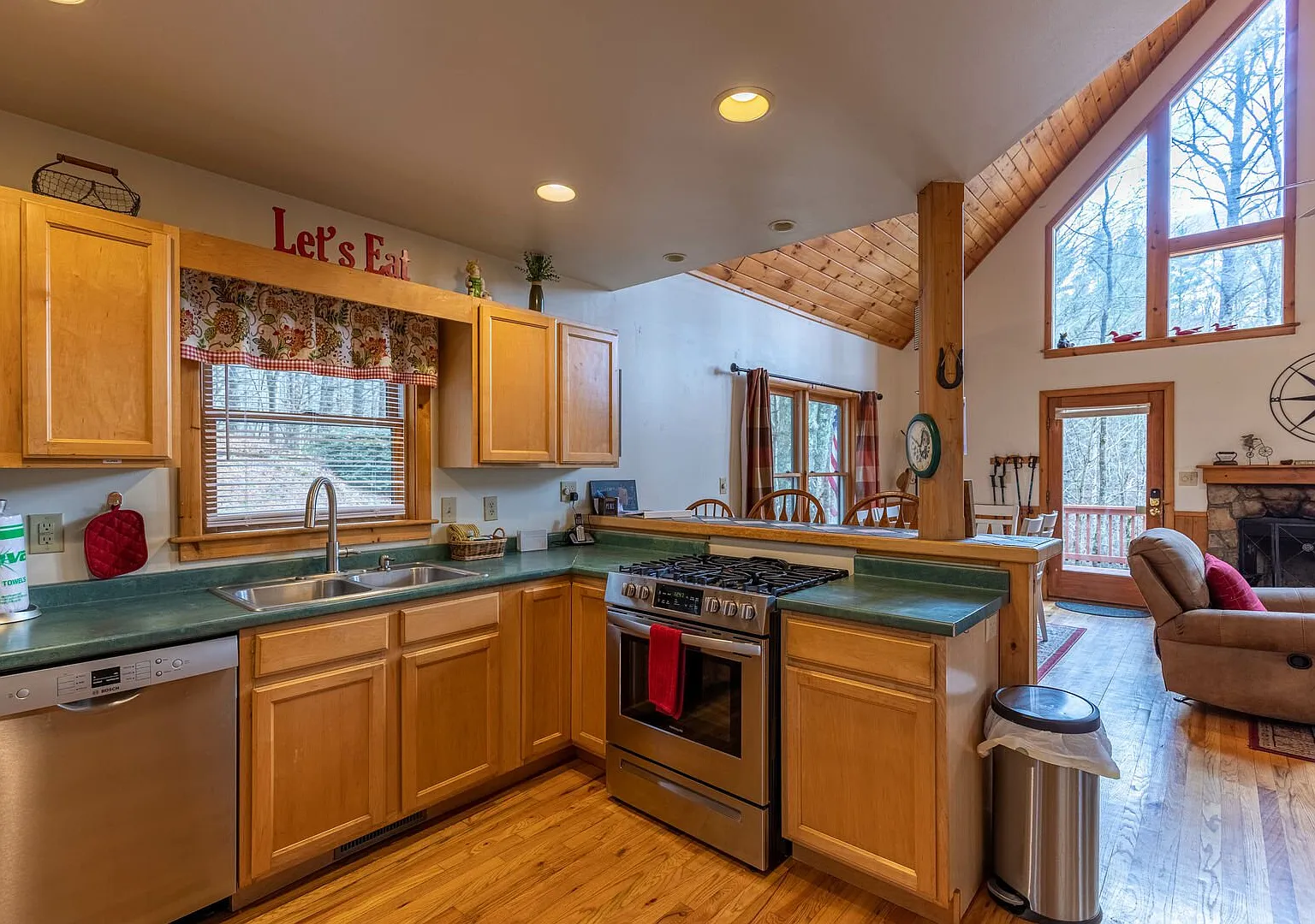 3 bed, 2000 sqft, $2,600 — Photo 2
