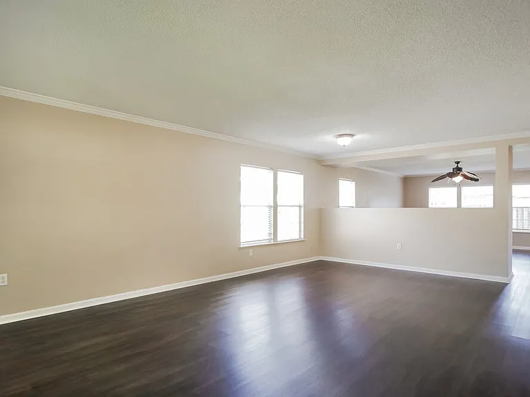 1417 Heather Ct — Photo 5