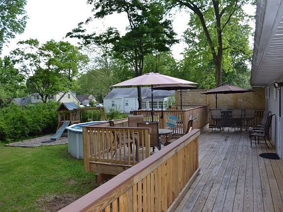 Sprawling deck