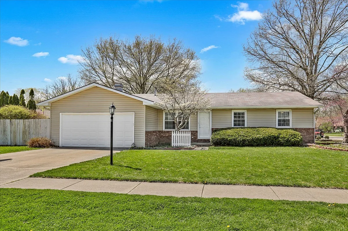 2113 Mayfair Rd photo 1