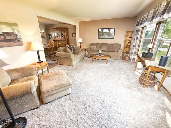 3rd image of 2948 W Thorncrest Dr