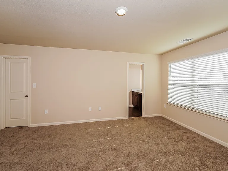 165 Clover Ln — Photo 7