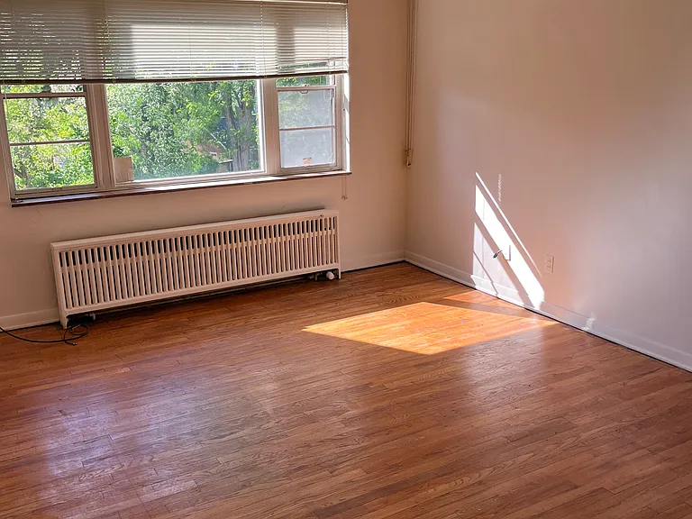 2222 Broadway Ave #203 — Photo 2