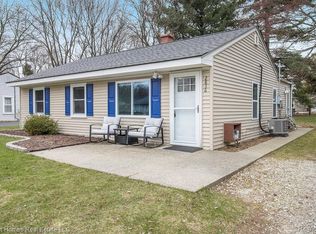 2836 Edna Jane Dr, Auburn Hills, MI 48326