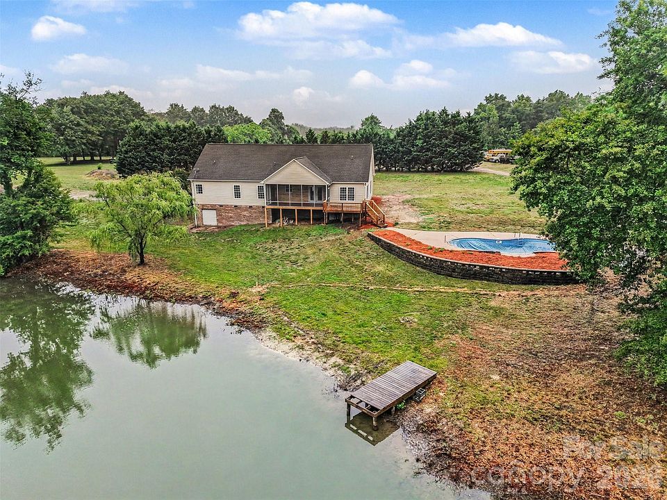 1st image of 1060 Moss Lake Dr