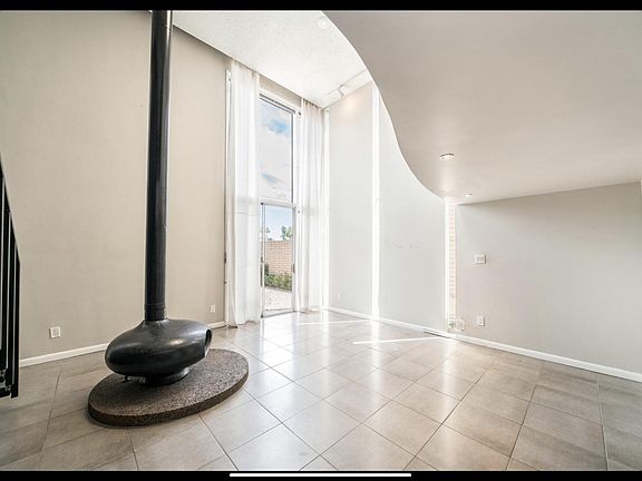 5th image of 1123 E Maryland Ave APT 1