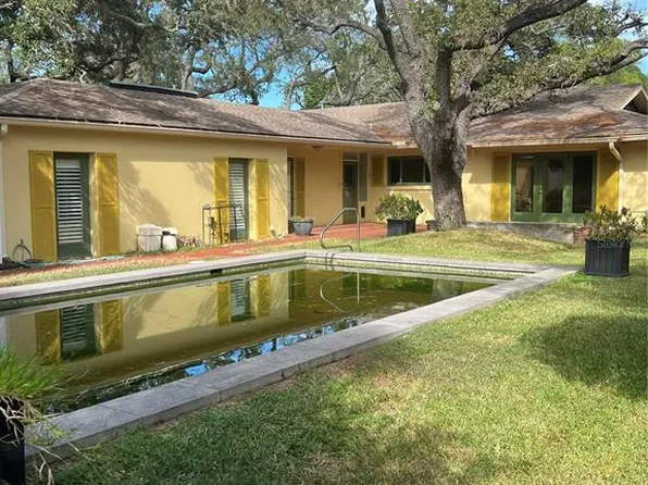 1700 Beach Dr NE, Saint Petersburg, FL 33704