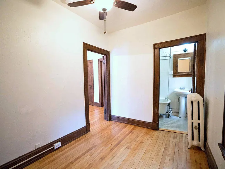 225 Place Apartments — Photo 38