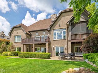 950 N Riverside Ave, Saint Clair, MI 48079