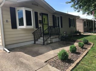 1919 Fairfield Dr, Springfield, IL 62702