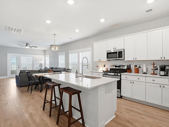 2nd image of 356 Garden Lily Ln