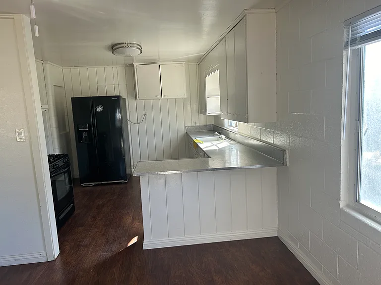 3572 Harrison St — Photo 3