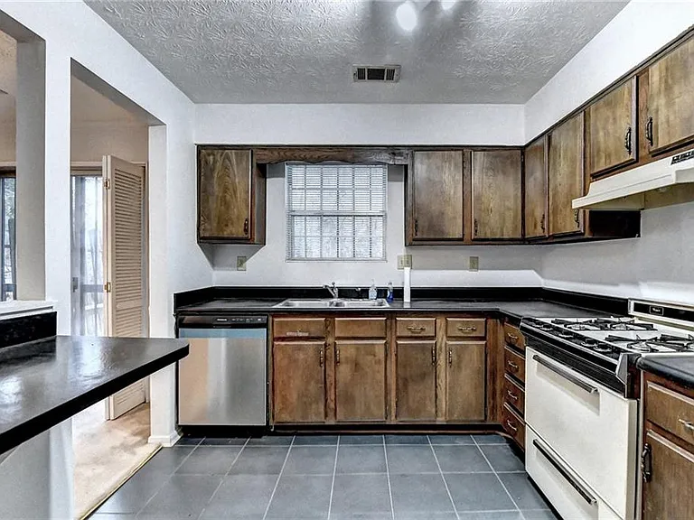 3241 Shadow Walk Ln — Photo 11