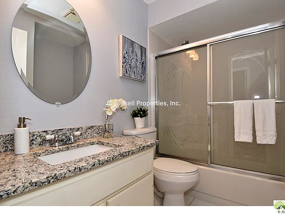 4th image of 920 Edgewater Ct