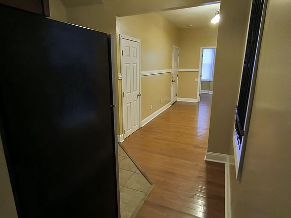 4th image of 1034 W York St #11