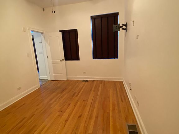 4th image of 2720 W Warren Blvd #1