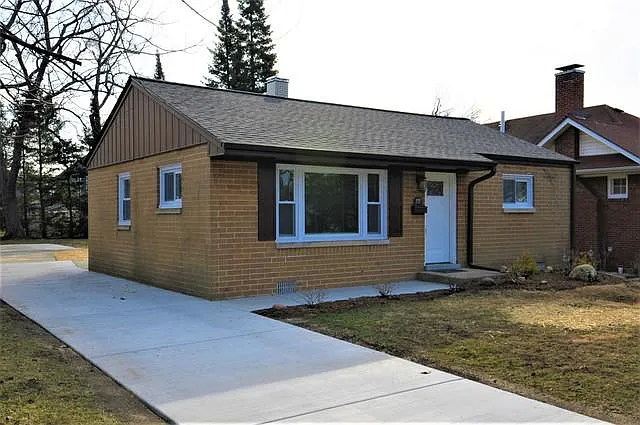 337 S Craig Pl photo 1